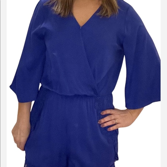 Cute, simple romper with lace detail (Blue) - Picture 2 of 5